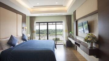 Junior Suite | In-room safe, desk, rollaway beds, free WiFi