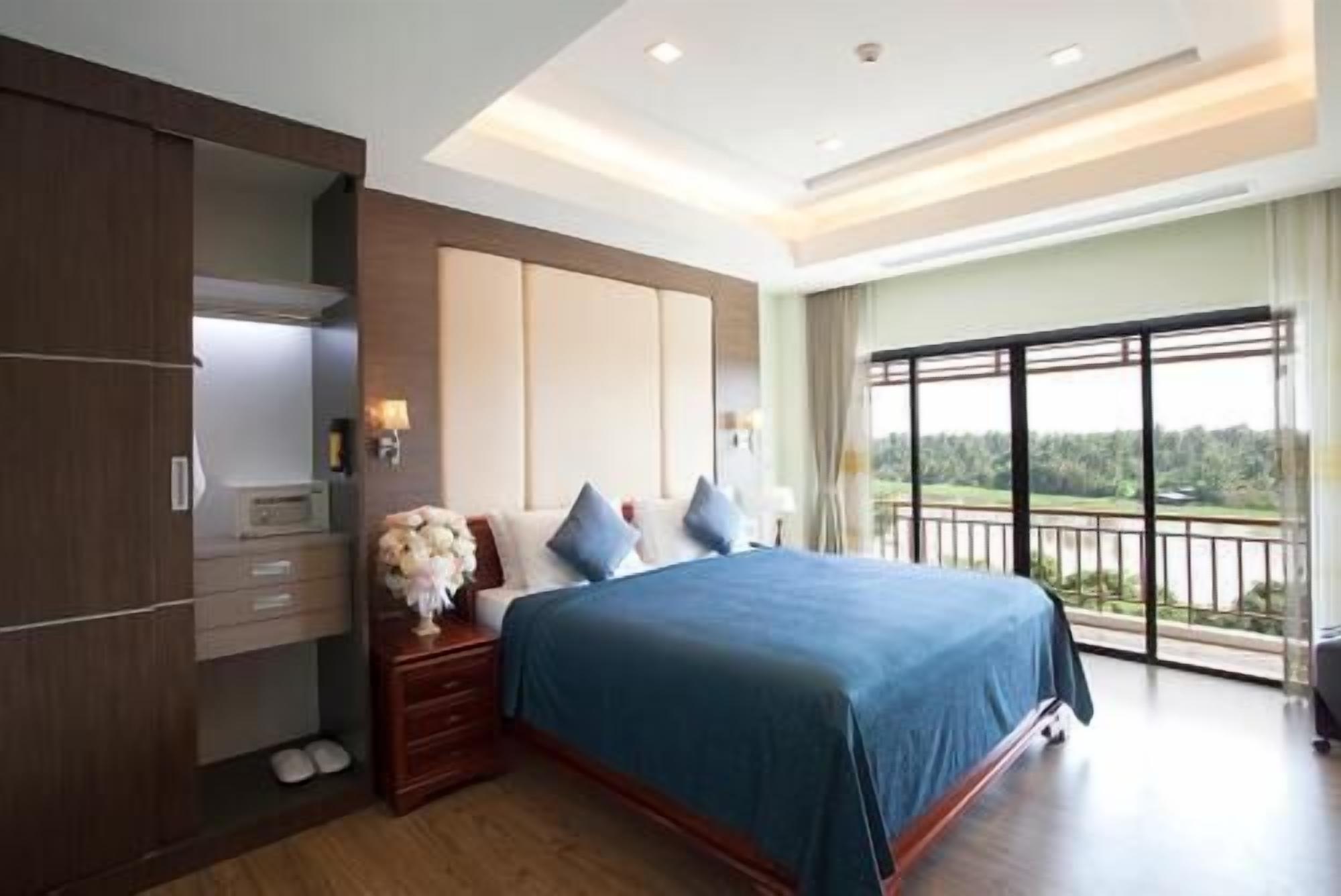 In-room safe, desk, rollaway beds, free WiFi