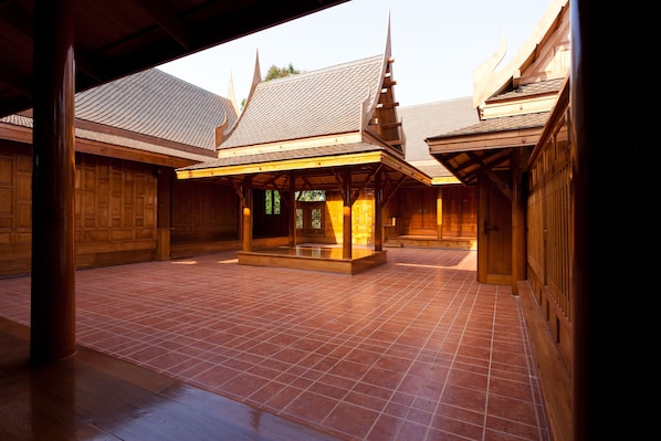 3-Bedroom Thai House | Cour