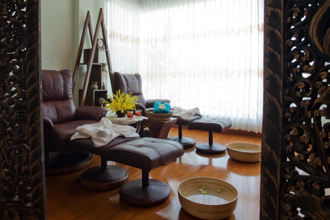 hydrotherapy, aromatherapy, thai massages