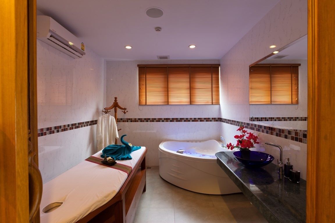 hydrotherapy, aromatherapy, thai massages