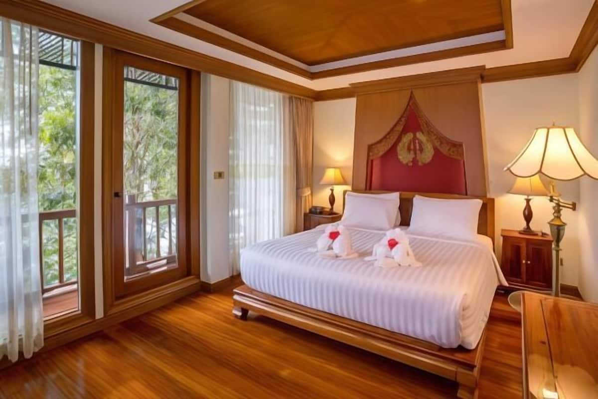 In-room safe, desk, rollaway beds, free WiFi