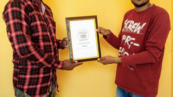 ๋งค์ผ ๋ทํ ๋ฌด๋ฃ ์์นจ ์์ฌ ํฌํจ