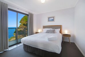 Appartement exclusif, 2 chambres | Aire de séjour | Téléviseur à écran plat