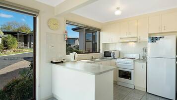 2 Bedroom Apartment - Balcony | Private kitchen | Coffee/tea maker, cookware/dishes/utensils