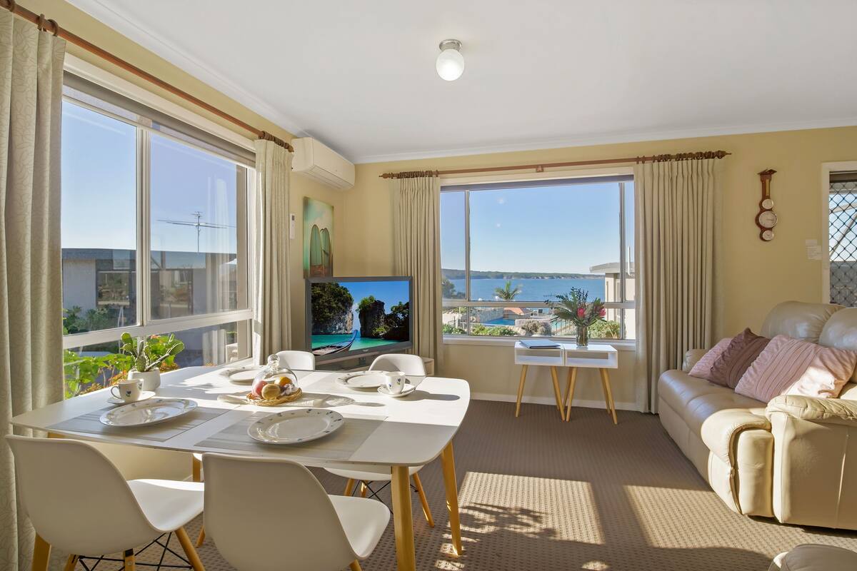 2 Bedroom Apartment - Scenic | Living room