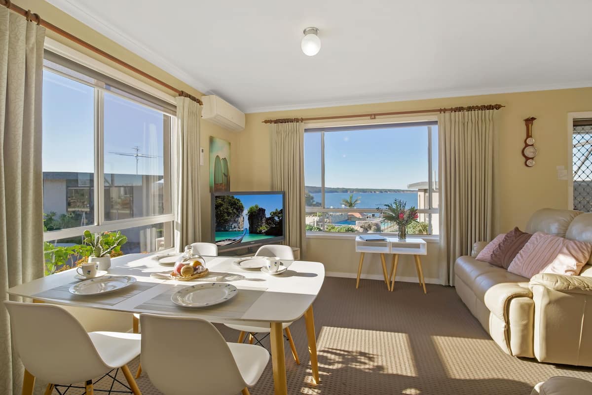 2 Bedroom Apartment - Scenic | Living room