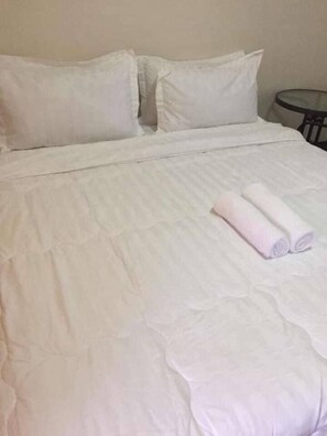 Single Room | Free WiFi - Charlee House (Trang)