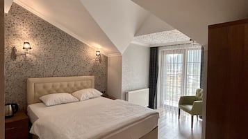 Standard Double Room | In-room safe, soundproofing, iron/ironing board, free WiFi