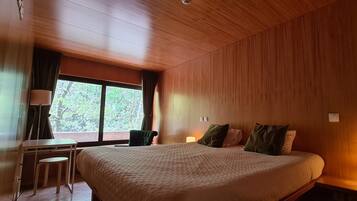 Kamar Double Panorama, pemandangan sungai | Didekorasi berbeda-beda dan dilengkapi dengan perabotan berbeda-beda