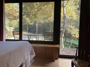 Standard Double or Twin Room | Dihias secara berasingan, dilengkapkan perabot secara berasingan, meja 