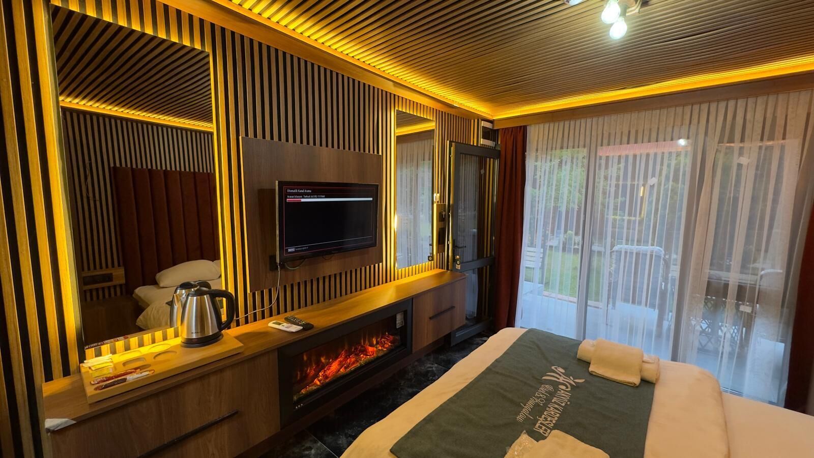 Deluxe Bungalow (2 people) | Peralatan tempat tidur premium, bar mini, langsir/tirai gelap terus 