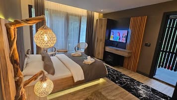 Estudio Deluxe, vista al jardín | 1 habitación, ropa de cama de alta calidad, minibar y cortinas blackout