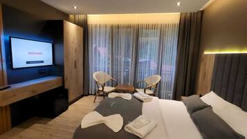 Ropa de cama de alta calidad, minibar y cortinas blackout