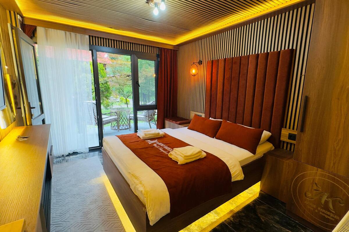 Deluxe Bungalow (2 people) | Premium bedding, minibar, blackout curtains, soundproofing