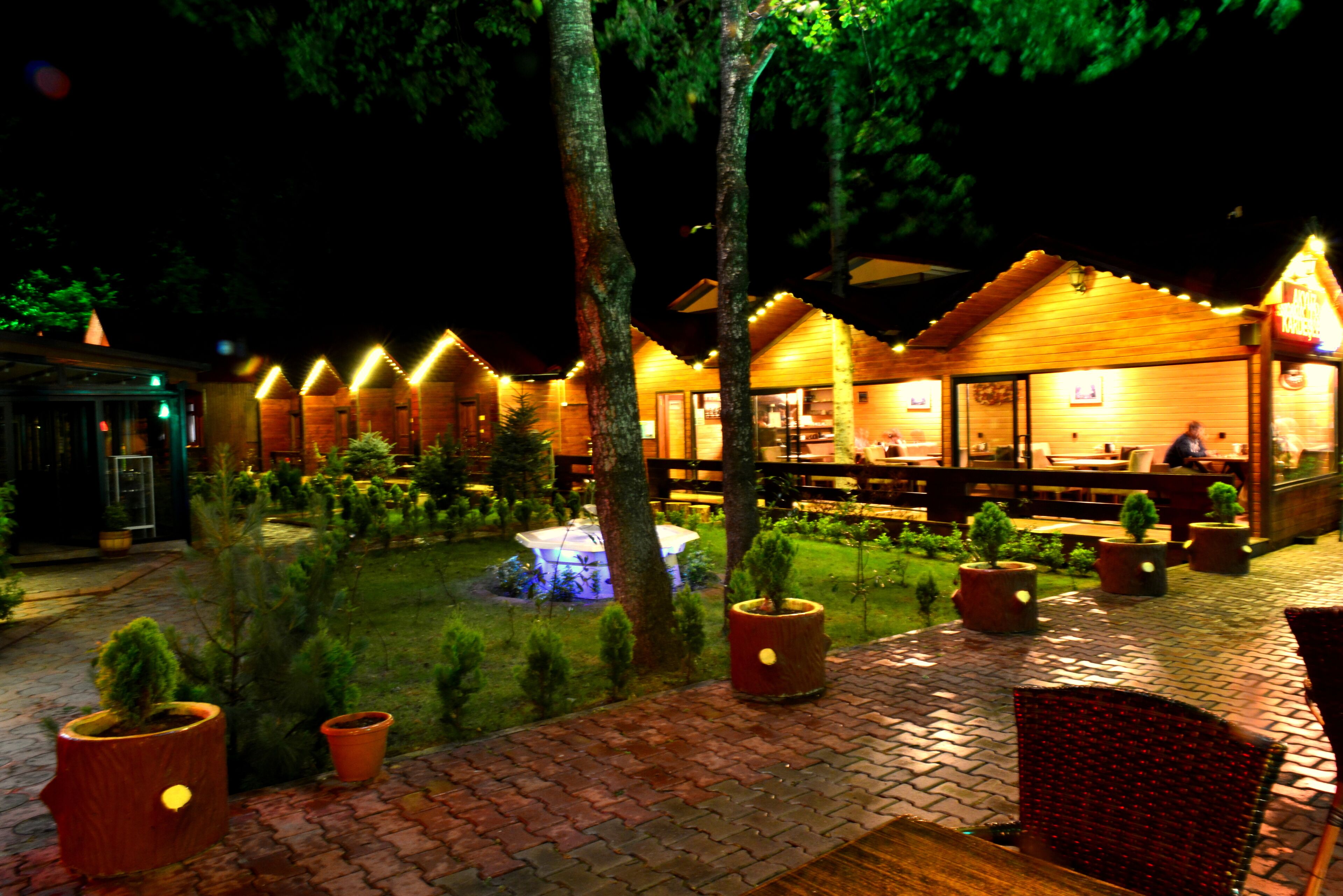 Fassade der Unterkunft – Abend/Nacht