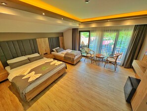 Panoramic Studio, Garden View