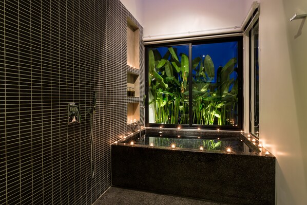 King Suite With Balcony | Deep-soaking bathtub - Monthara Angkor Residence (Siem Reap)