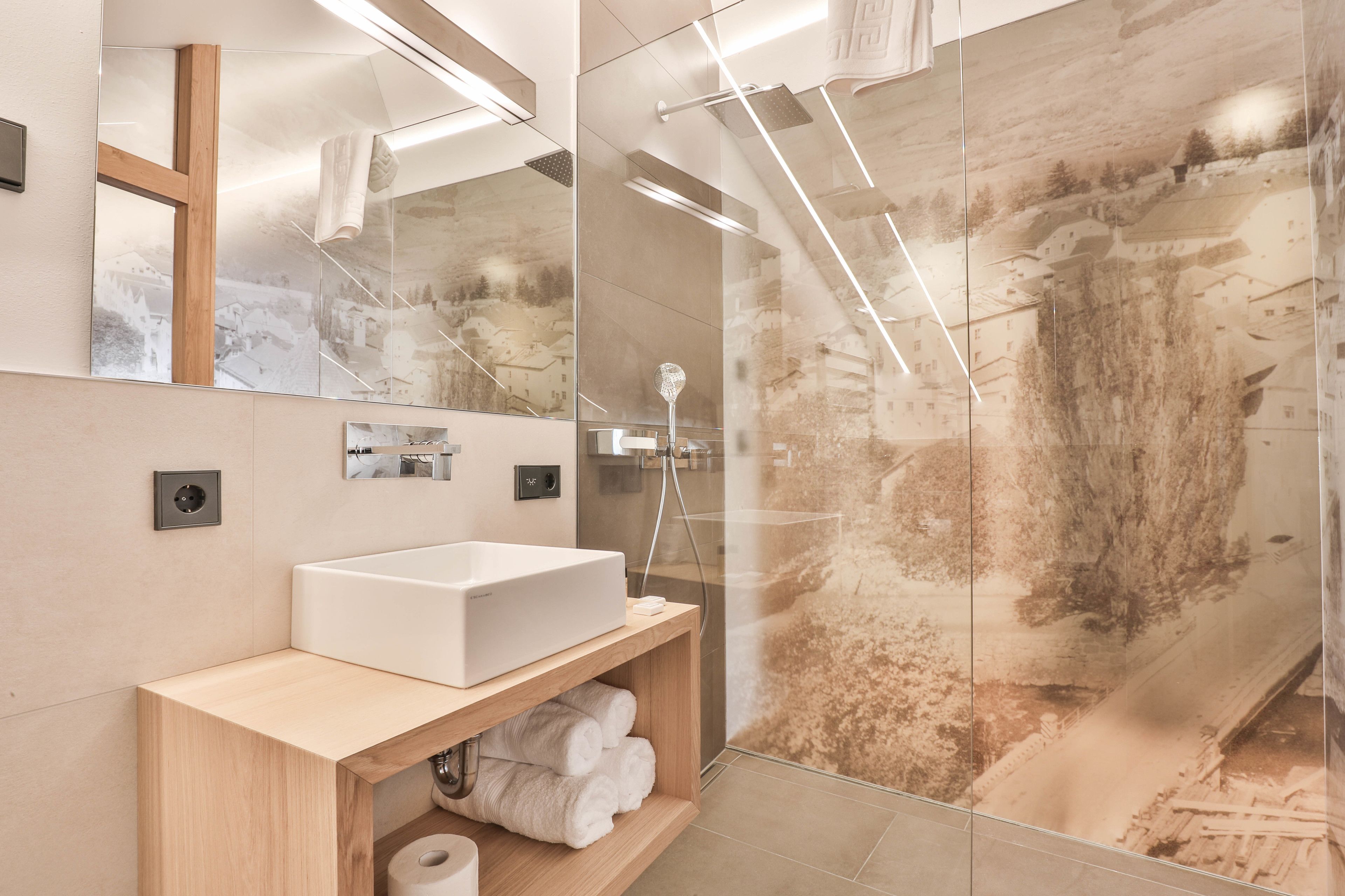 Deep-soaking bathtub, free toiletries, hair dryer, slippers