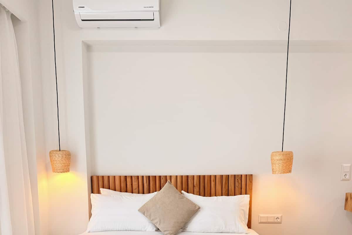 Deluxe-Apartment, eingeschränkter Meerblick | Zimmersafe, schallisolierte Zimmer, Bügeleisen/Bügelbrett
