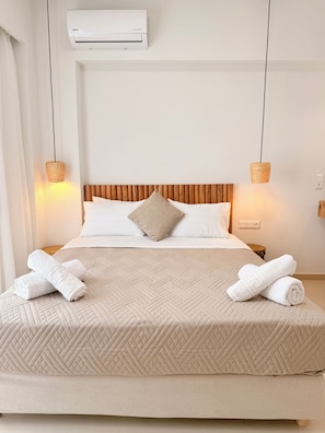 Deluxe Apartment, Partial Sea View | Hypo-allergenic bedding, in-room safe, soundproofing, iron/ironing board - Almyra Apartments (Rethymno)