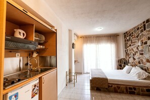Economy Studio (Semi Basement ) | Premium bedding, iron/ironing board, free cribs/infant beds, free WiFi