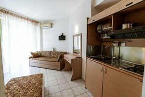 Premium bedding, iron/ironing board, free cribs/infant beds, free WiFi - Stefanidis Apartments (Volvi)