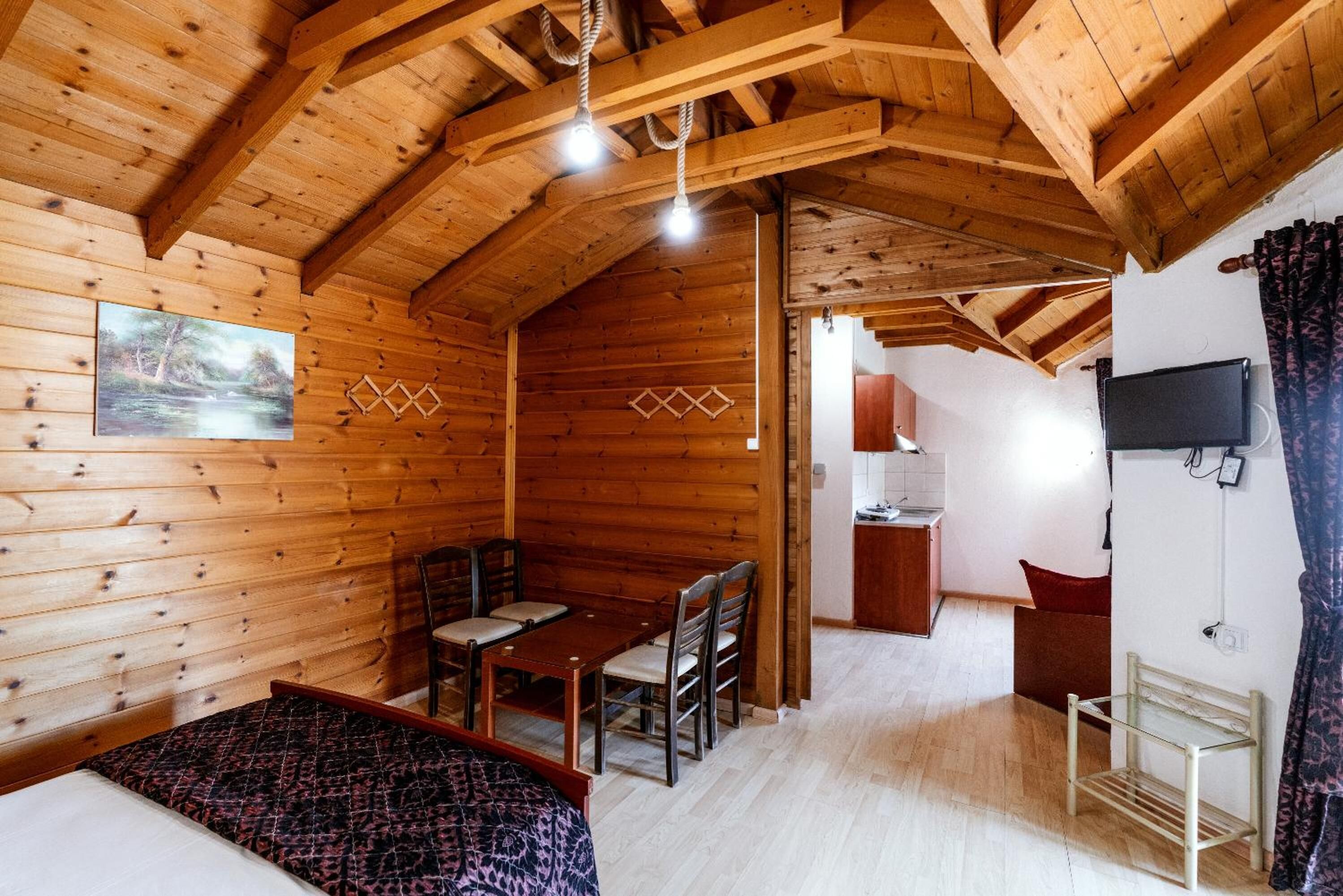 أغطية فراش متميزة ومكواة/لوح كي وأسرّة أطفال/رضّع (مجانًا)