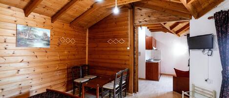 Premium bedding, iron/ironing board, free cots/infant beds, free WiFi