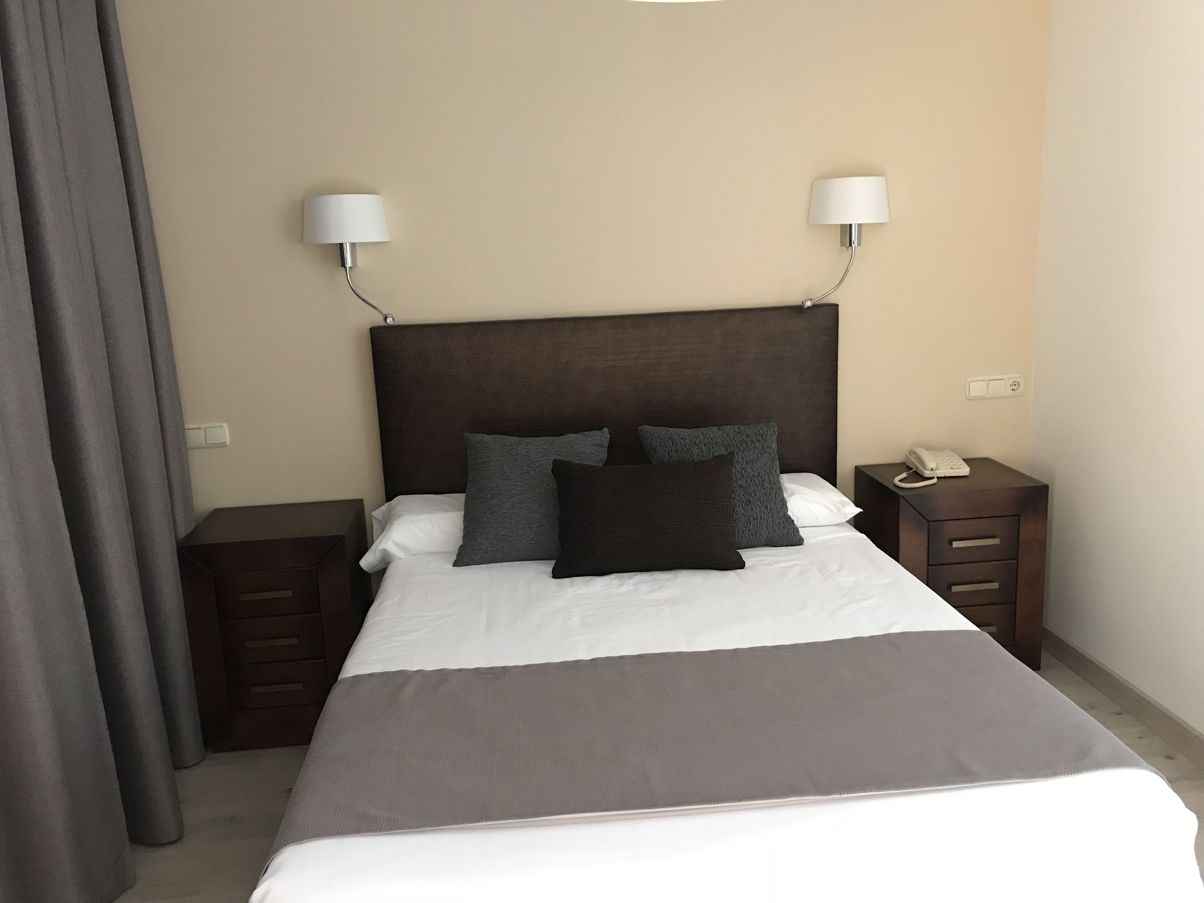 double room | desk, blackout curtains, soundproofing, free wifi
