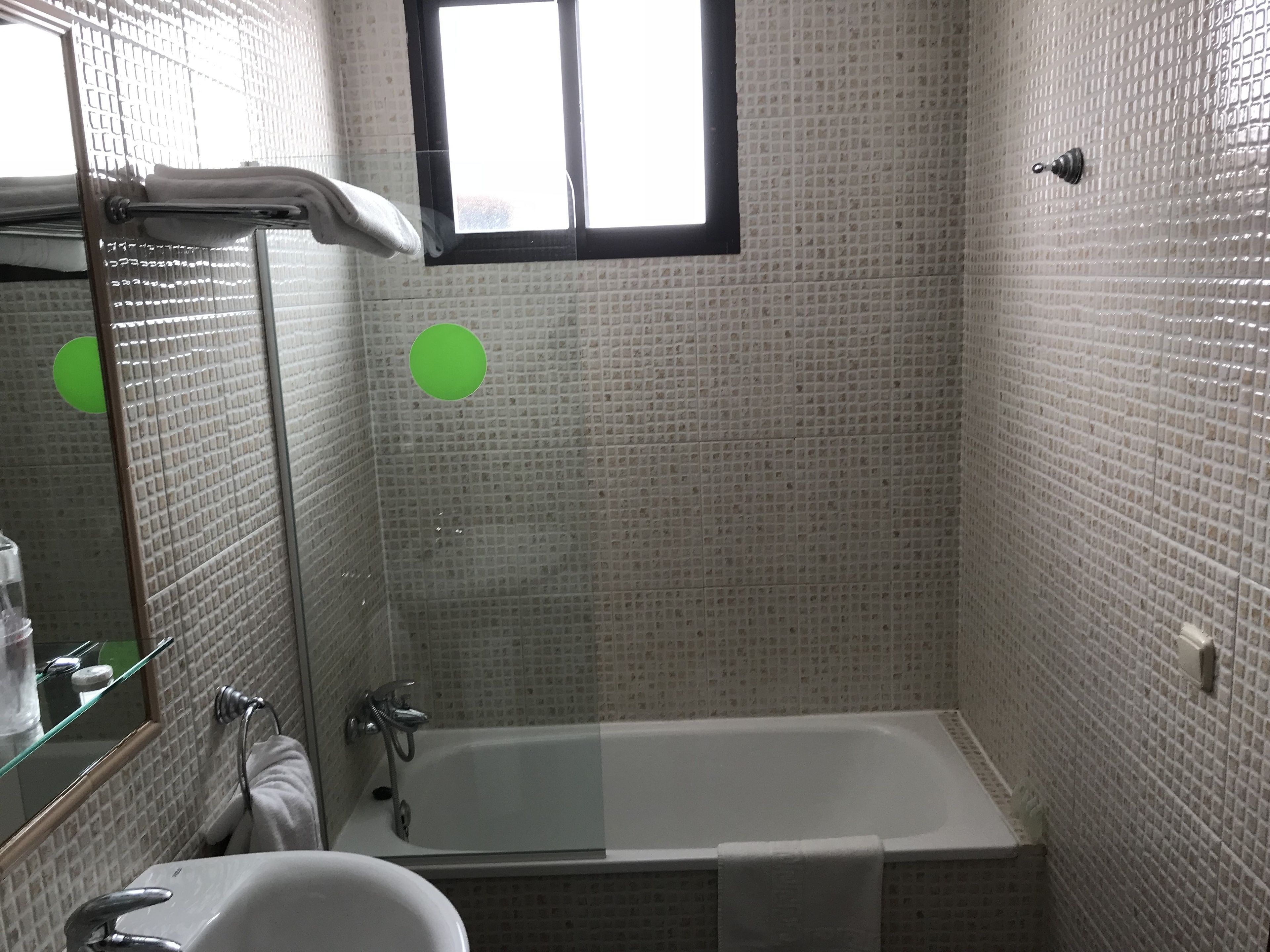 twin room | bathroom | free toiletries, bidet, towels