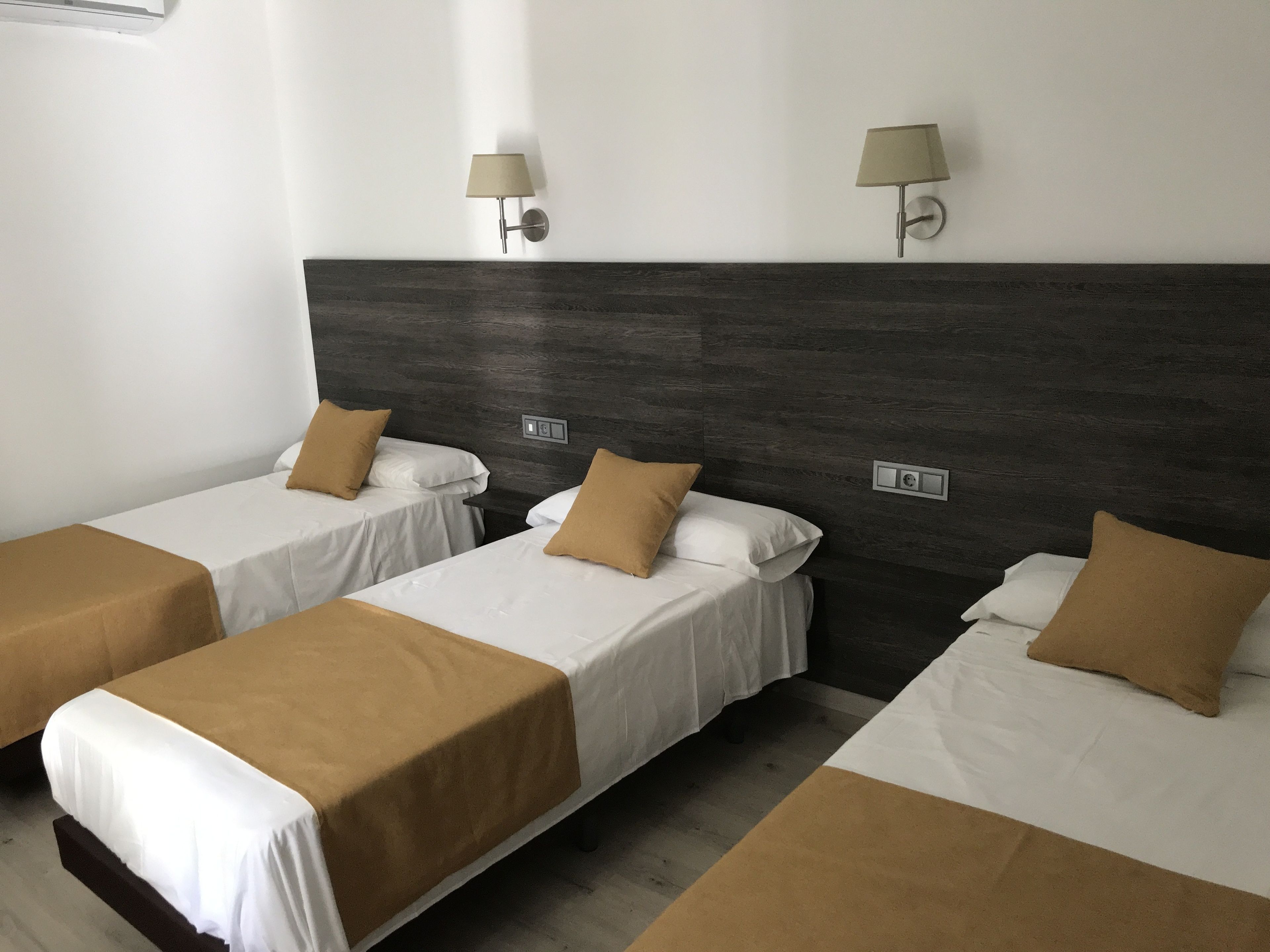 comfort triple room | desk, blackout curtains, soundproofing, free wifi