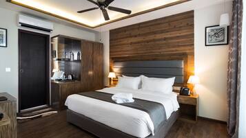 Roba de llit d'alta qualitat, cobrellits i minibar