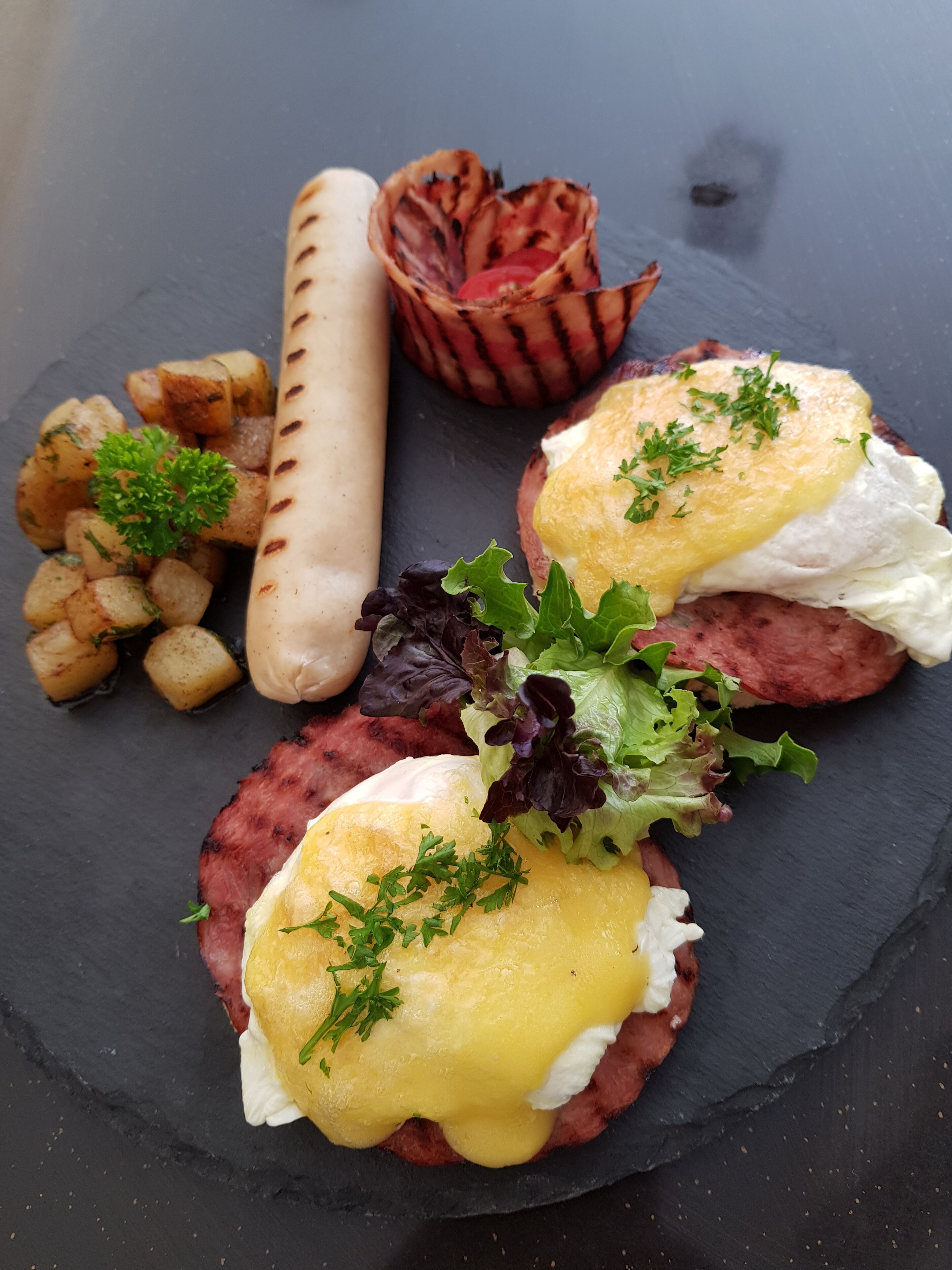 free daily cooked-to-order breakfast