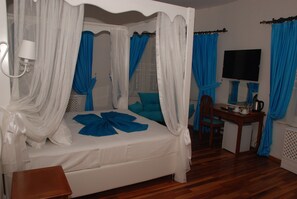 Quarto romântico, sauna seca | Frigobar, Wi-Fi de cortesia