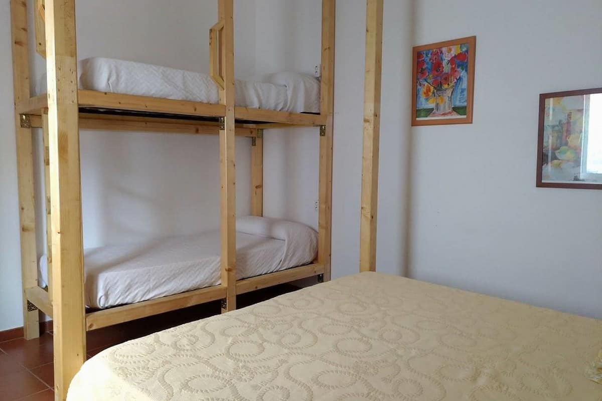Suite familiar, 1 habitación, no fumadores, baño privado | Caja fuerte, wifi gratis, ropa de cama