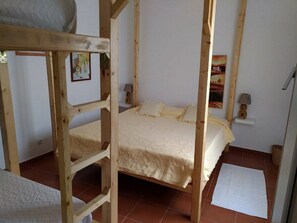Suite familiar, 1 habitación, no fumadores, baño privado | Caja fuerte, wifi gratis, ropa de cama