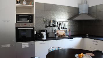 Basic Shared Dormitory, Mixed Dorm (B) | Shared kitchen facilities | Fridge, microwave, oven, stovetop