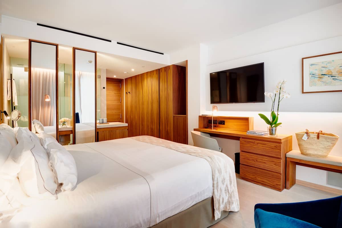 1 bedroom, egyptian cotton sheets, premium bedding, pillow-top beds