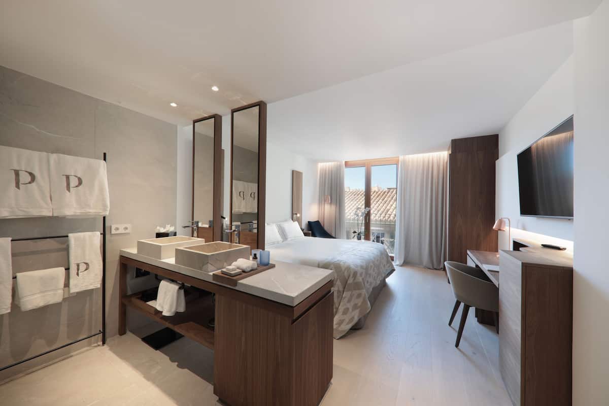 1 bedroom, egyptian cotton sheets, premium bedding, pillow-top beds