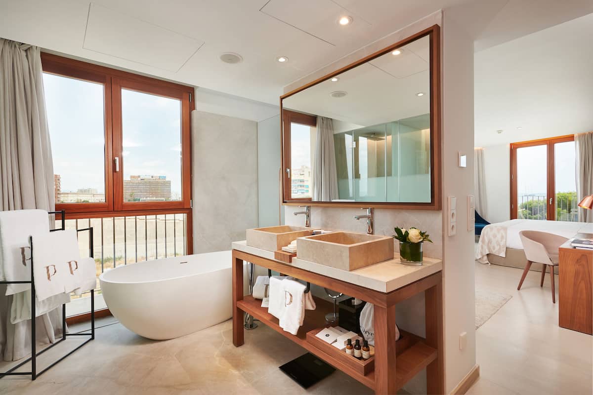 1 bedroom, egyptian cotton sheets, premium bedding, pillow-top beds