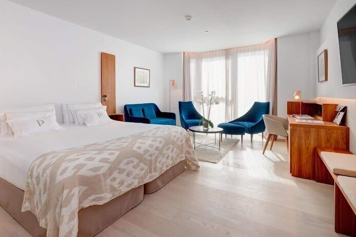 Egyptian cotton sheets, premium bedding, pillowtop beds, minibar