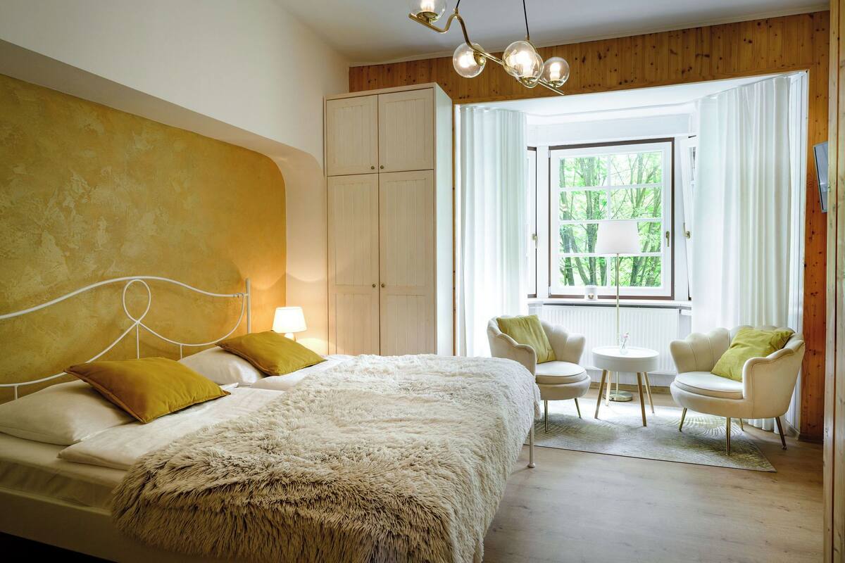 Premium Double Room B5 | 1 chambre, literie de qualité, bureau, fer et planche à repasser