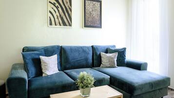 Designblok C1 | Premium bedding, desk, iron/ironing board, free WiFi