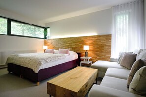 Designblok B2 | Premium bedding, desk, iron/ironing board, free WiFi - Hotel & Garden U Holubů (Celadna)