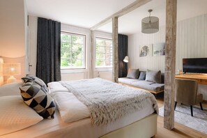 Elegant B4 | Premium bedding, desk, iron/ironing board, free WiFi - Hotel & Garden U Holubů (Celadna)