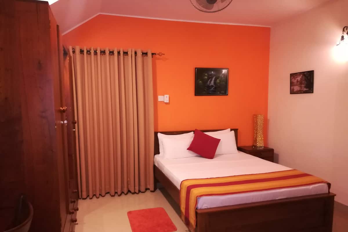 Habitación Deluxe doble, 1 cama doble, vistas al jardín | Minibar, caja fuerte, escritorio y espacio para trabajar con un portátil