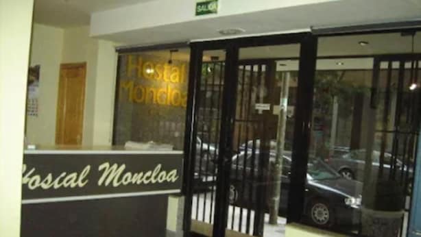 A hotel reception area with a sign reading "Hotel Moncla."