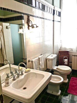 Luxury Apartment, 3 Bedrooms | Bathroom