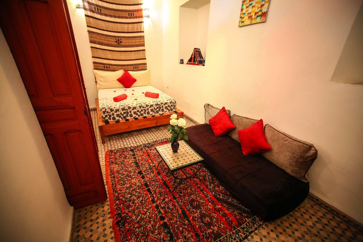 Double Room | WiFi (free), bed sheets